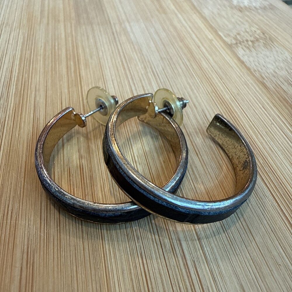 BLACK LEATHER HOOP EARRINGS ON GOLD TONE UNBRANDED